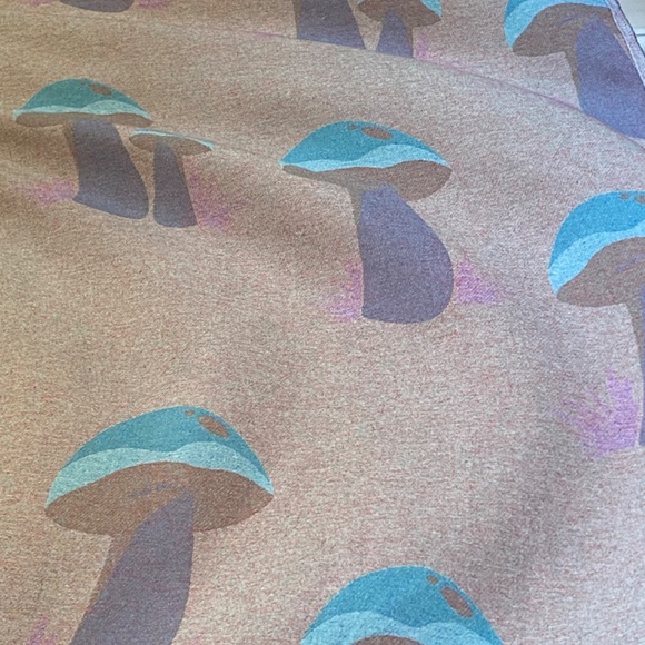 The Mushroom Travel Towel Blanket Reversible 100% Organic Cotton - Picture 12 of 13